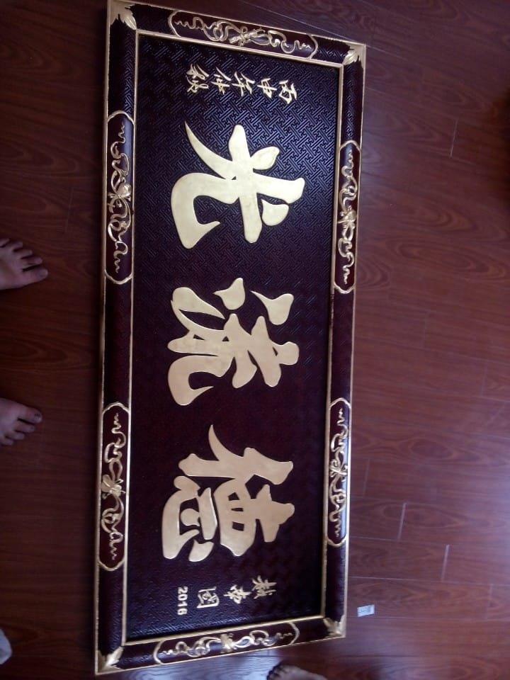 câu đối dát vàng